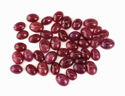 Lot lose Rubin-Cabochons, zus. ca. 51.73 ct, versch. Größen und Farbnuancen
