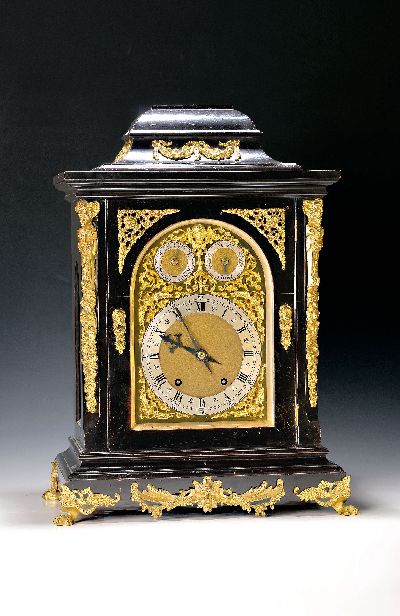 Große Tischuhr mit Petite Sonnerie, Winterhalder & Hofmeier, Schwärzenbach um 1880, großes ebonisiertes Holzgehäuse (mit kleineren Fehlstellen), ...