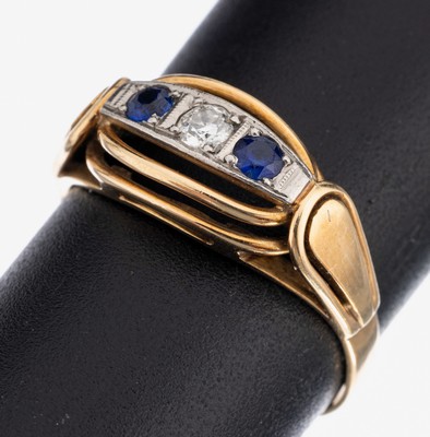 14 kt Gold Saphir-Diamant-Ring, 1930er-40er Jahre, GG 585/000, 2 rundfacett. Saphire zus. ca. 0.12 ct, mittig Altschliffdiamant ca. 0.10 ct Weiß/p, ...