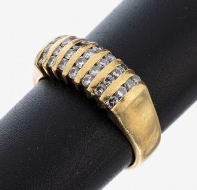 18 kt Gold Brillant-Ring, GG 750/000, 28 Brillanten zus. ca. 0.27 ct Weiß/si, 1 Stein besch., RW 50, ca. 5.8 g