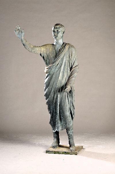 Lebensgroße Bronzefigur nach antikem etruskischem Vorbild 2. Jh. vor Chr., lebensgroße Figur "Aule Meteli", 20. Jh., große stehende ...