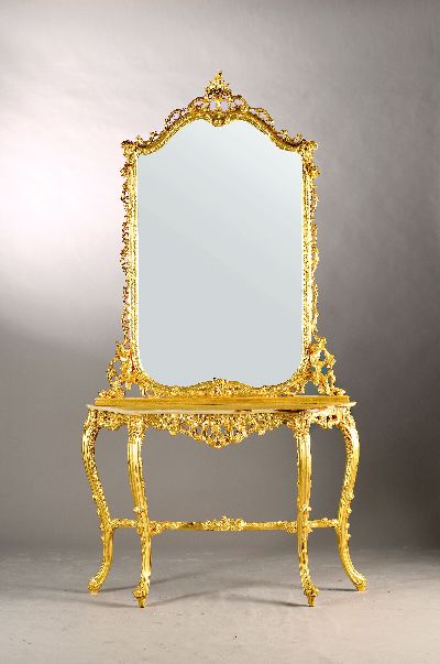 Rokoko-Wandkonsole mit Spiegel, wohl, Italien, 2.H.20.Jh., Holzrahmen vergoldet u. verziert, Konsole mit grüner Onyxplatte, ca. 83x116x31 cm, ...