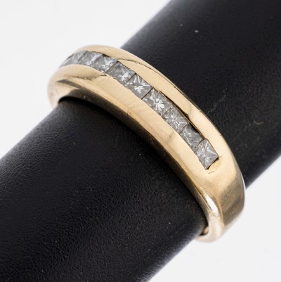 18 kt Gold Diamant-Ring, GG 750/000 gepr., 10 Princess-Cut Diamanten zus. ca. 0.35 ct Weiß/vs, RW 54, ca. 5.0 g