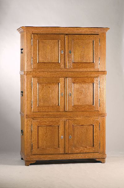 Brandschrank, Biedermeier, um 1820/30, Eiche massiv, dreiteilig, jedes Truhenteil mit zwei Türen und einem Einlegeboden, seitlich mit je zwei ...