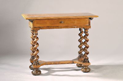 Kleiner Barocktisch, deutsch, um 1750, Korkenzieherbeine, Platte mit Intarsien, eine Schublade, ca. 71 x 88 x 48 cm, ca. 71 x 88 x 48 cm, EZ 2
