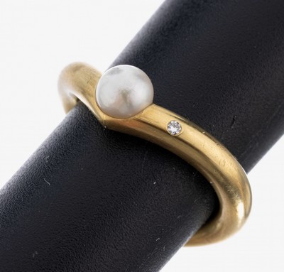 18 kt Gold Perl-Brillant-Ring, GG 750/000, qualitätvolle Verarbeitung, außergewöhnliche Gestaltung, 1 Akoyazuchtperle, D. ca. 5.2 mm, 1 Brillant ...
