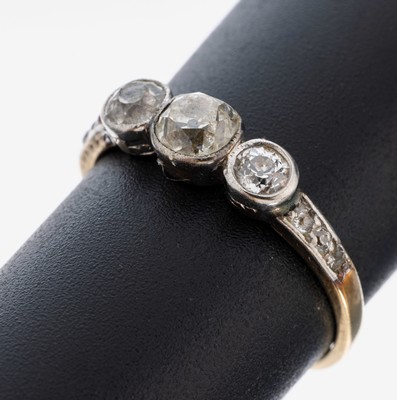14 kt Gold Diamant-Ring, um 1890, GG 585/000, 9 in Silber gefasste Altschliffdiamanten zus. ca. 0.60 ct Weiß-l.get.Weiß/p, RW 55, ca. 2.0 g