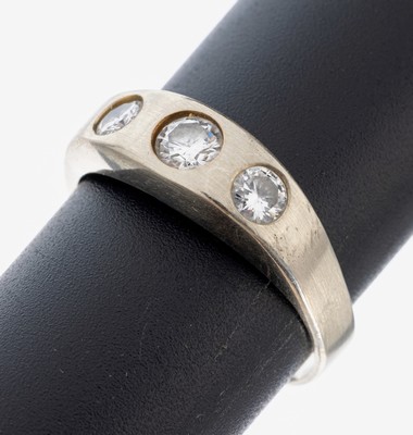14 kt Gold Brillant-Ring, WG 585/000, 3 Brillanten zus. ca. 0.70 ct Weiß/si, RW 63, ca. 6.0 g