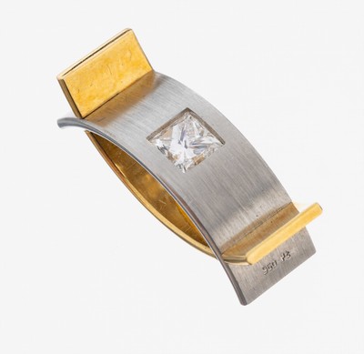 18 kt Gold und Platin Diamant-Anhänger, GG/WG 750/000 u. Pt 950, Princesscut-Diamant ca. 0.56 ct feines Weiß/vs, ca. 6.2 g, Meistermarke unged.