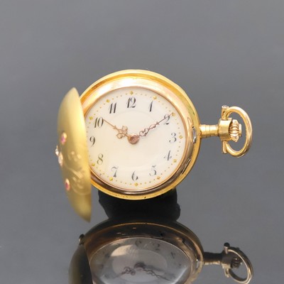 Damensavonette in GG 585/000 mit Diamanten und Rubinen, Schweiz um 1890, 3-Deckel Goldgeh., fein grav. Sprungdeckel mit Steinbesatz, Boden l. dell., ...