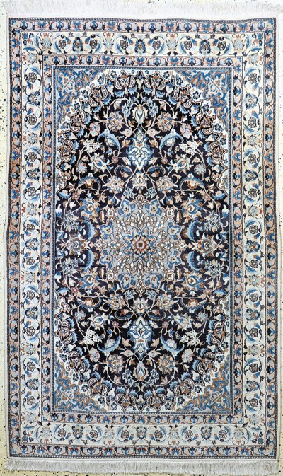 Nain fein, Persien, Mitte 20.Jhd., Korkwolle mit Seide, ca. 206 x 128 cm, EHZ: 2