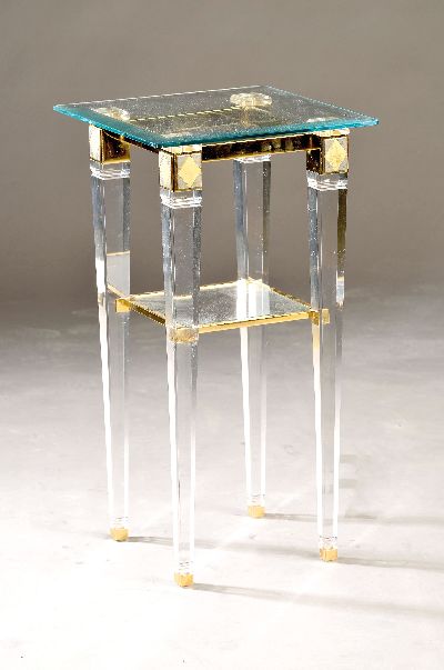 Beistelltisch, Italien, Acryl teils mit vergoldeten Metallapplikationen, ca. 67x35x 35cm