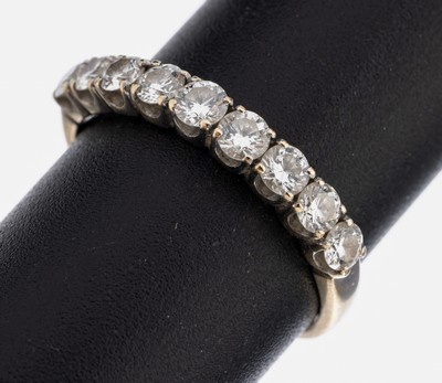 14 kt Gold Brillant-Ring, WG 585/000, 9 Brillanten zus. ca. 0.72 ct (grav.) Weiß/si, RW 53, ca. 2.0 g, neue Rhod. empfohlen, Steinesollten nach ...