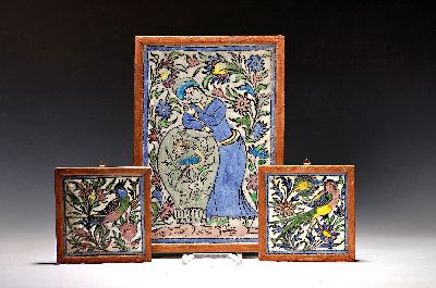 3 Fliesen im Iznik oder Qajar Stil, arabisch, 19./20.Jh., Keramik, polychrom bemalt, Vogel- und Figurenmotive, in Rahmen geklebt, 2x 16x16 cm 1x ...