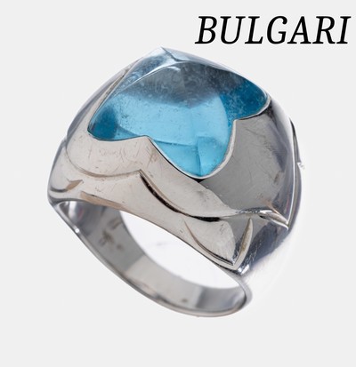 18 kt Gold BULGARI Topas-Ring, WG 750/000, Modell Pyramide, hoch aufgebauter Blautopas (beh.), RW 55, ca. 16.5 g, sign., NP 1999 3000 CHF