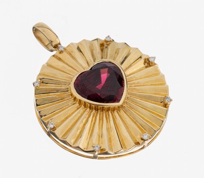 14 kt Gold Granat-Brillant-Anhänger, GG 585/000, mittig ein facett. Granatherz ca. 10.2 ct, 8 Brillanten zus. ca. 0.10 ct Weiß/si, D. ca. 3 cm, ...