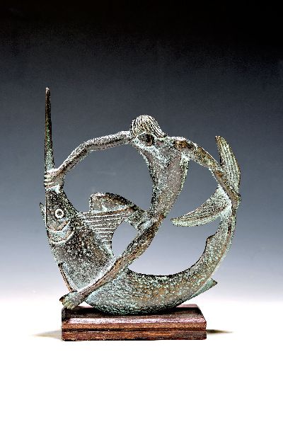 Edwin Scharff, 1887 - 1955, "Jüngling im Kampf mit einem Schwertfisch", Bronze, patiniert, 357/600, monogrammiert S im Kreis, auf ...