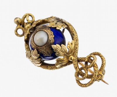 14 kt Gold Brosche, um 1890, GG 585/000 gepr., geschwungen florale Gestaltung, Oberfläche fein grav. und punziert, eingelassene Kugel mit ...