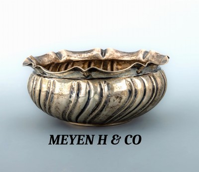 Anbietschale, deutsch um 1900, 800er Silber, bauchige Form mit geschwungener Godronierung, Hersteller MEYEN H. & Co., D. ca. 21 cm, ca. 395 g