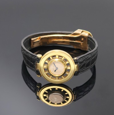 CARTIER seltene Armbanduhr in GG 750/000, Schweiz um 1945, Handaufzug, sog. Backwinder, Boden 2-fach verschr., neutr. Lederband (Haltesteg b. 6 zu ...