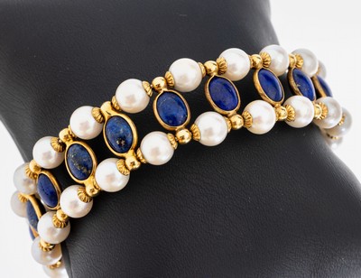 18 kt Gold Perl-Lapislazuli-Armreif, GG 750/000, weiße Zuchtperlen, Lapislazuli- Cabochons, D. ca. 6 cm, gr. Federringschließe,ca. 33.8 g