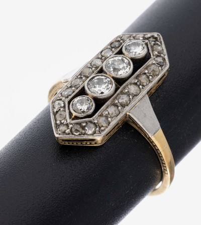 14 kt Gold Diamant-Ring, um 1910-20, GG 585/000, Ringkopf schauseitig zeittyp. Platin,mittig 4 Altschliffdiamanten zus. ca. 0.32 ct Weiß/p, 22 ...