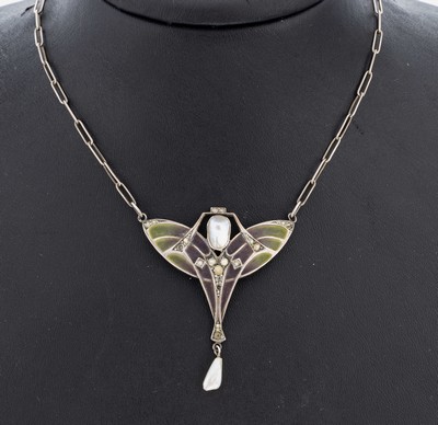 Jugendstil Fensteremail-Perl-Collier, wohl Frankreich um 1900, Silber gepr., abstrakt florale Formsprache, stil. Flügel, Plique-a- Jour-Email in ...