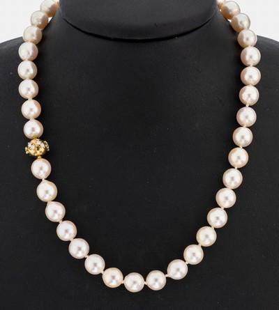 Zuchtperl-Collier mit 14 kt Gold Brillant- Schmuckschließe, GG 585/000, Süßwasserzuchtperlen, D. ca. 9-9.2 mm, Bajonetteschließe mit 12 ...