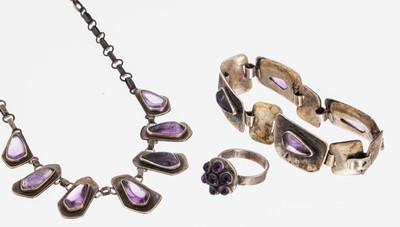 Amethyst-Schmuckset, deutsch, 1960er-70er Jahre, 925er Silber, best. aus: 1 Armband, L. ca. 20 cm, Hakenschließe, und 1 Collier, L.ca. 44 cm, ...