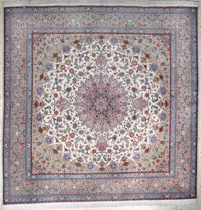 Täbriz fein( 50 Raj), Persien, Mitte 20.Jhd, Korkwolle mit Seide, ca. 246 x 246 cm,ca. 500.000 Kn/qm, EHZ: 2, (minimaler Mottenfrass am Rand)