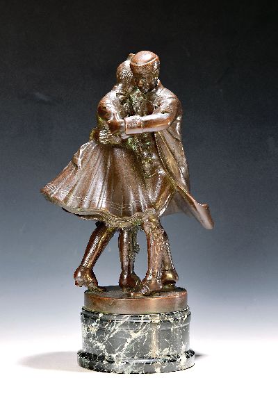 Rudolf Breidenbach, Bronzefigur, dat. (19)09, tanzendes Schwälmer Paar, auf rundem Postament, Marmorsockel, signiert, braun patiniert, Höhe ca. 40cm