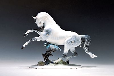 Porzellanfigur "Übermut", Rosenthal classic rose, Entwurf Theodor Kärner, aufsteigendes Pferd, H. ca. 30cm