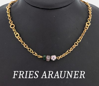 18 kt Gold FRIES ARAUNER Perl-Turmalin- Collier, GG 750/000, graue Zuchtperle, D. ca. 8.6 mm, 1 rosa Turmalin-Triangel und 1 grüne ...