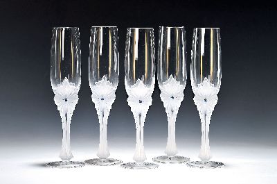 10 Sektgläser, House of Fabergé, Österreich, farbloses Kristallglas, teilmattiert und mit je zwei rundfacettierten blauen Kristallen besetzt, H. ...