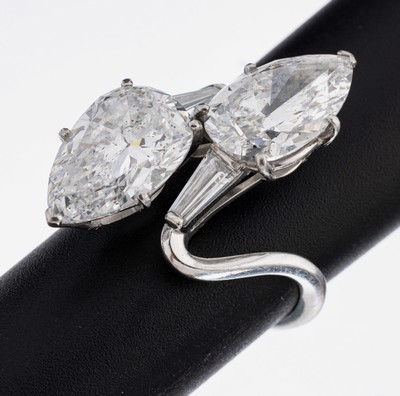 Platin Diamant-Ring, Platin 950/000, 1 Diamant-Tropfen 4.065 ct hochfeines Weiß (E)/p1, und 1 Diamant-Tropfen 4.532 ct hochfeines Weiß(E)/p1 ...