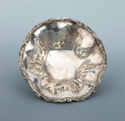 Anbietschale, Mexiko, 1950er-60er Jahre, 925er Silber, schlichtes gewelltes Design, Rand floral, auf 3 Füßen stehend, D. ca. 16 cm, ca. 272 g