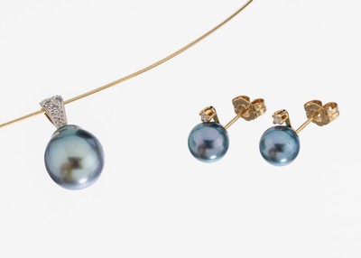 14 kt Gold Perl-Diamant-Anhänger, GG 585/000, Tahitizuchtperle, l. unrund, D. ca. 9.9 mm, Öse mit 3 8/8-Diamanten zus. ca. 0.015ct Weiß/si, an ...
