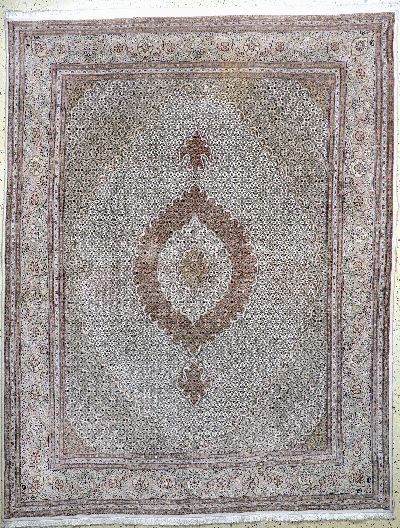 Täbriz fein(50 Raj), Persien, Ende 20.Jhd, Korkwolle mit Seide, ca. 252 x 196 cm, ca. 500.000 Kn/qm, EHZ: 2(Fleck)
