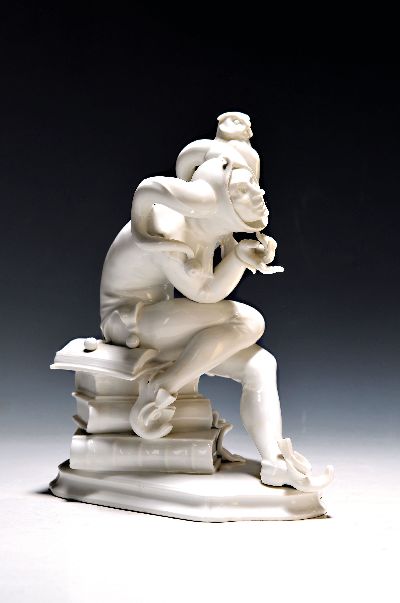 Porzellanfigur Till Eulenspiegel, Meissen, 20. Jh., Entwurf Alexander Struck 1941, 2. Wahl, weiß, hintere Hand beschädigt, H. ca. 23cm