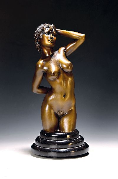Christopher Pardell, geb. 1957 USA, Bronzeskulptur, 1995, weiblicher Akt als Kniestück, Ed. 25/150, signiert und datiert, auf drehbarem schwarzem ...