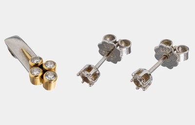 Brillant-Konvolut, best. aus: 1 Anhänger, Platin 950/000 und GG 750/000, Meistermarke unged., und 1 Paar Ohrstecker, WG 333/000, insg. 6 Brillanten ...