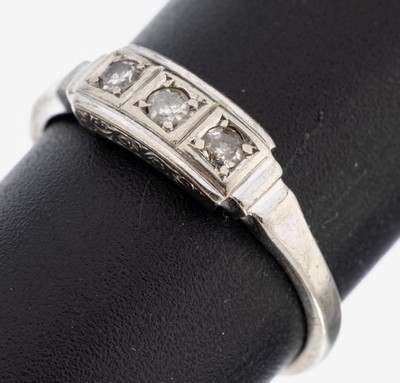 14 kt Gold Diamant-Ring, 1930er Jahre, WG 585/000, 3 8/8-Diamanten zus. ca. 0.09 ct Weiß/p, RW 55, ca. 2.3 g