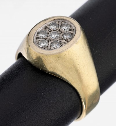 14 kt Gold Brillant-Ring, GG 585/000, ovaler Ringkopf, part. rhod., 7 Brillanten zus. ca. 0.20 ct Weiß/si, rs. verbödet, RW 54,ca. 5.1 g