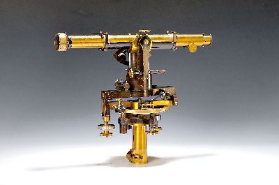 Theodolith mit Hinterbau nach Stampfer, Starke & Kammerer Nr. 2404, um 1856, Wien, Messing, brüniert, orig. Kasten, ohne Stativ, Altersspuren