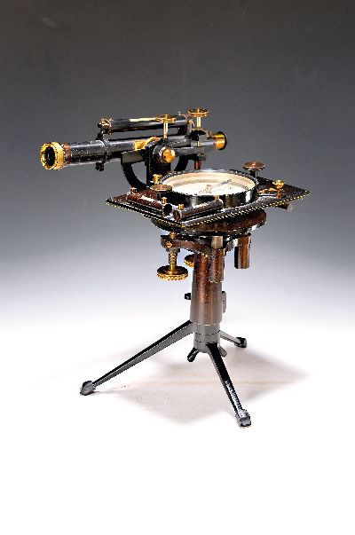 Entfernungsgerät, Neuhöfer & Sohn, K.u.K. Hof-Mechaniker, Wien, Nr. 6374, Anfang 20. Jh., Messing, brüniert, ohne Stativ, orig. Kasten, ...