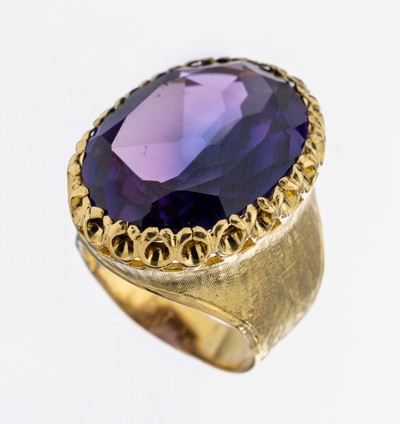 18 kt Gold Farbstein-Ring, GG 750/000, ovalfacett. synth. Amethyst, Ringschultern sat., RW 53, ca. 14.9 g