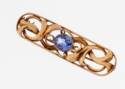 14 kt Gold Saphir-Brosche, um 1930, GG 585/000, ovale Grundform, abstrakt floral, durchbrochen, mittig ovalfacett. Saphir ca. 2.0 ct, L. ca. 5.2 cm, ...