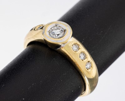 18 kt Gold Diamant-Ring, GG 750/000, mittigBrillant umgeben von 6 8/8-Diamanten zus. ca. 0.33 ct hochfeines Weiß/lp (lt. beiliegendem Schmuckpass), ...