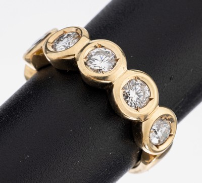 14 kt Gold Brillant-Ring, GG 585/000, 5 Brillanten zus. ca. 1.00 ct Weiß/p, RW 57, ca.6.6 g, Schmuckpass anbei