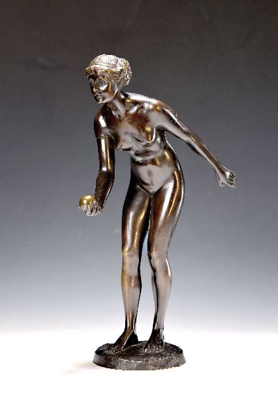Bronzefigur, Iffland, um 1900, Kugelspielerin, Frauenakt mit Kugel, H. 34 cm, signiert